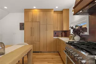2903 3rd Ave N, Seattle, WA 98109 - Photo 9