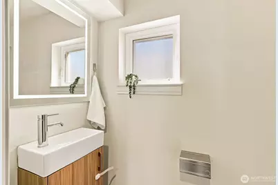 6945 Ellis Avenue S, Seattle, WA 98108 - Photo 17