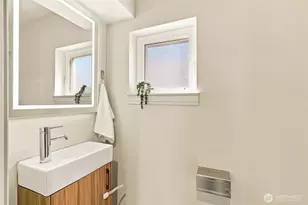 6945 Ellis Ave S, Seattle, WA 98108 - Photo 17