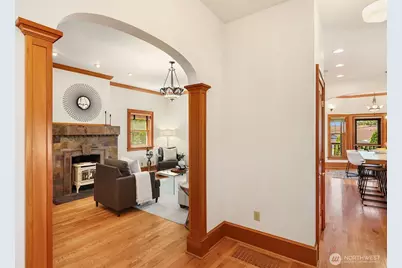 1411 10th Avenue W, Seattle, WA 98119 - Photo 7