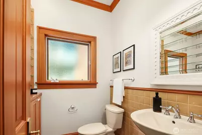 1411 10th Avenue W, Seattle, WA 98119 - Photo 15