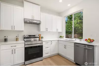 24270 SE 11th Place, Sammamish, WA 98075 - Photo 17