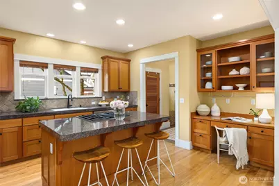 8966 North Town Dr. NE, Bainbridge Island, WA 98110 - Photo 15