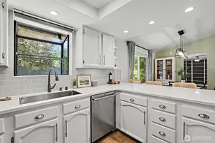 14205 154 Ave SE, Renton, WA 98059 - Photo 11