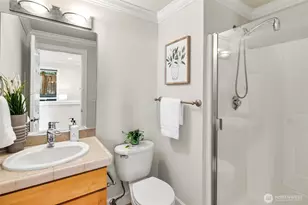 7208 8th Ave NE, Seattle, WA 98115 - Photo 17