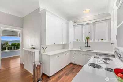 307 W Highland Drive, Seattle, WA 98119 - Photo 15