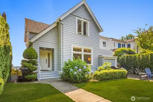 307 W Highland Dr, Seattle, WA 98119 - Photo 3