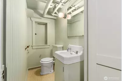 307 W Highland Drive, Seattle, WA 98119 - Photo 25