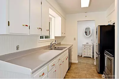 17552 Ballinger Way NE, Lake Forest Park, WA 98155 - Photo 9