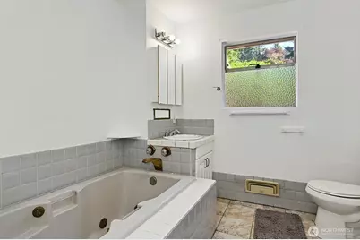 17552 Ballinger Way NE, Lake Forest Park, WA 98155 - Photo 15