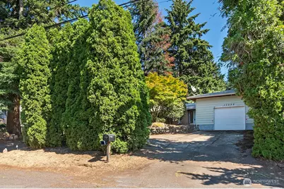 17552 Ballinger Way NE, Lake Forest Park, WA 98155 - Photo 3
