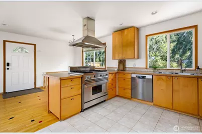 1002 Carl Avenue, Oak Harbor, WA 98277 - Photo 11