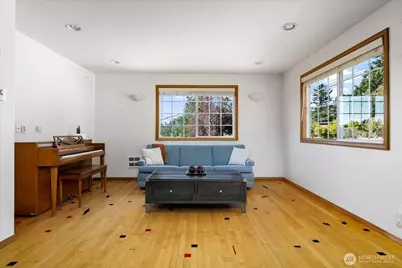 1002 Carl Avenue, Oak Harbor, WA 98277 - Photo 5