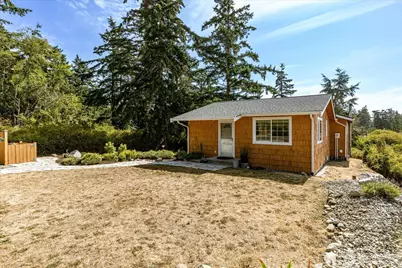 1002 Carl Avenue, Oak Harbor, WA 98277 - Photo 3
