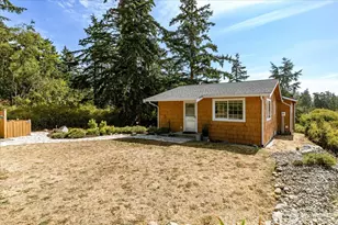 1002 Carl Ave, Oak Harbor, WA 98277 - Photo 3