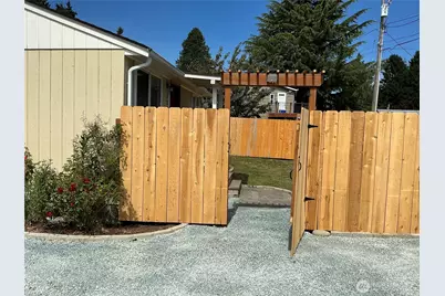 325 Hawthorne Street, Burlington, WA 98233 - Photo 3