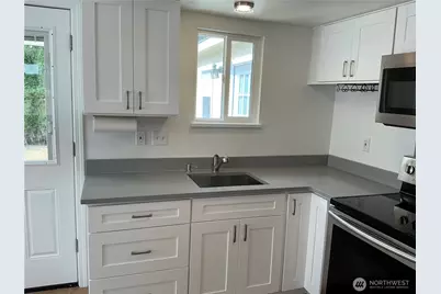 325 Hawthorne Street, Burlington, WA 98233 - Photo 7