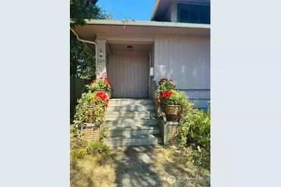 3210 NW 69th Street, Seattle, WA 98117 - Photo 1