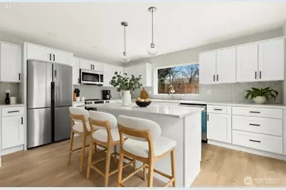 1404 N 136th Street, Seattle, WA 98125 - Photo 3