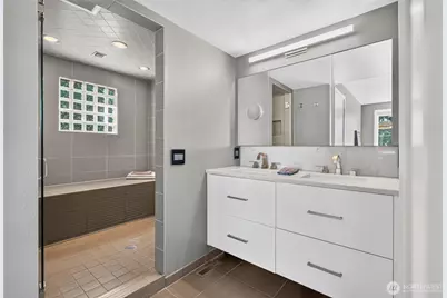 2518 E Roy Street, Seattle, WA 98112 - Photo 25