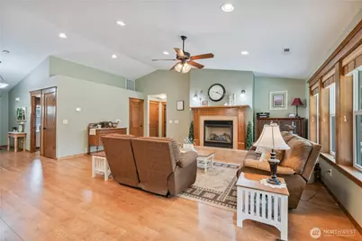 701 Ph 10, Castle Rock, WA 98611 - Photo 9