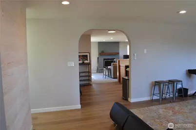520 SW 4th Avenue SW, Oak Harbor, WA 98277 - Photo 3