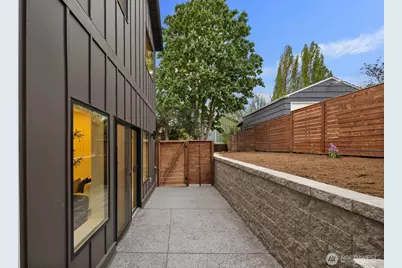 9024 Corliss Avenue N #B, Seattle, WA 98103 - Photo 23