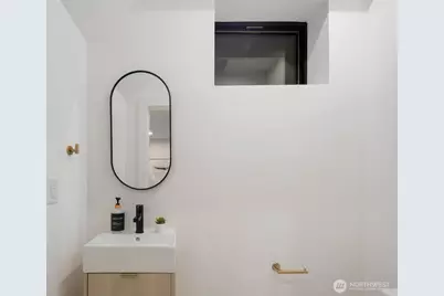 9024 Corliss Avenue N #B, Seattle, WA 98103 - Photo 21