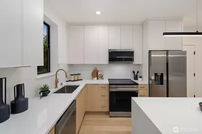 9024 Corliss Avenue N #B, Seattle, WA 98103 - Photo 7