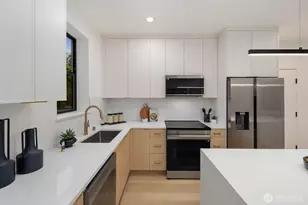9024 Corliss Ave N, Seattle, WA 98103 - Photo 7