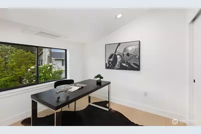 9026 Corliss Avenue N, Seattle, WA 98103 - Photo 13