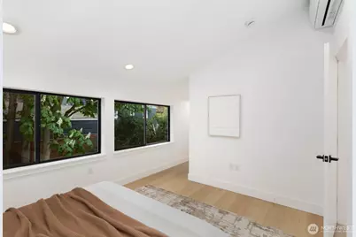 9026 Corliss Avenue N, Seattle, WA 98103 - Photo 15