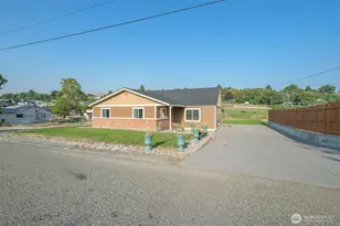 2331 NW Columbia Ave, East Wenatchee, WA 98802 - Photo 3