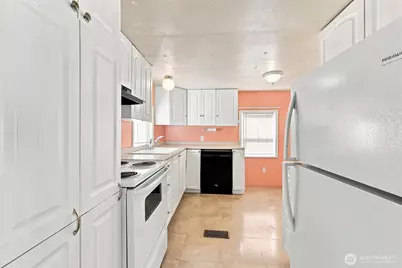 2424 S 260th Street, Kent, WA 98032 - Photo 5