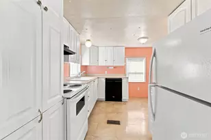 2424 S 260th St, Kent, WA 98032 - Photo 5