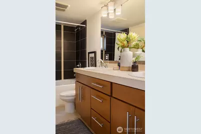 9613 Roosevelt Way NE #B, Seattle, WA 98115 - Photo 17