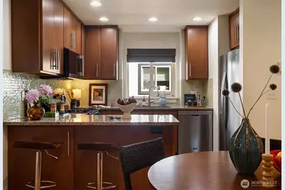 9613 Roosevelt Way NE #B, Seattle, WA 98115 - Photo 11