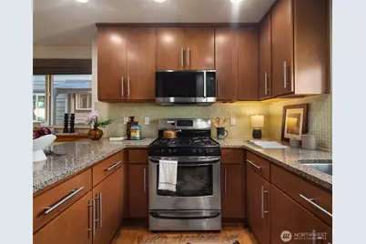 9613 Roosevelt Way NE #B, Seattle, WA 98115 - Photo 13