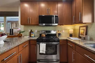 9613 Roosevelt Way NE, Seattle, WA 98115 - Photo 13