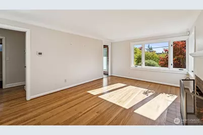 7002 28th Avenue NW, Seattle, WA 98117 - Photo 9