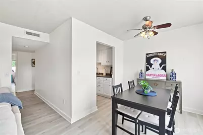 9926 NE 116th Street #302, Kirkland, WA 98034 - Photo 3