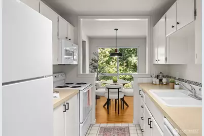 12631 NE 9th Place #C205, Bellevue, WA 98005 - Photo 9