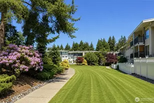 12631 NE 9th Pl, Bellevue, WA 98005 - Photo 1