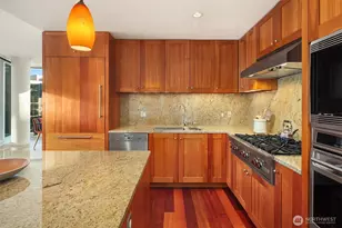10700 NE 4th St, Bellevue, WA 98004 - Photo 15