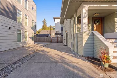 1043 S Cloverdale Street, Seattle, WA 98108 - Photo 39