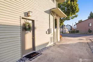 1043 S Cloverdale St, Seattle, WA 98108 - Photo 25
