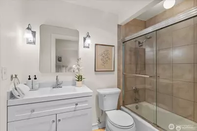 3700 W 25th Place #201, Seattle, WA 98199 - Photo 23
