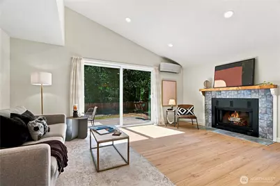 13430 33rd Place W #Unit B, Lynnwood, WA 98087 - Photo 3
