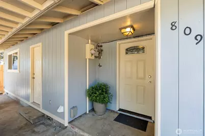 809 4th Avenue NE, Chehalis, WA 98532 - Photo 1
