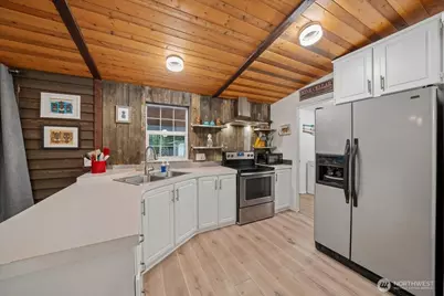 10517 Matthews Way, Anderson Island, WA 98303 - Photo 19